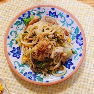 肉じゃがとキャベツの焼きうどん